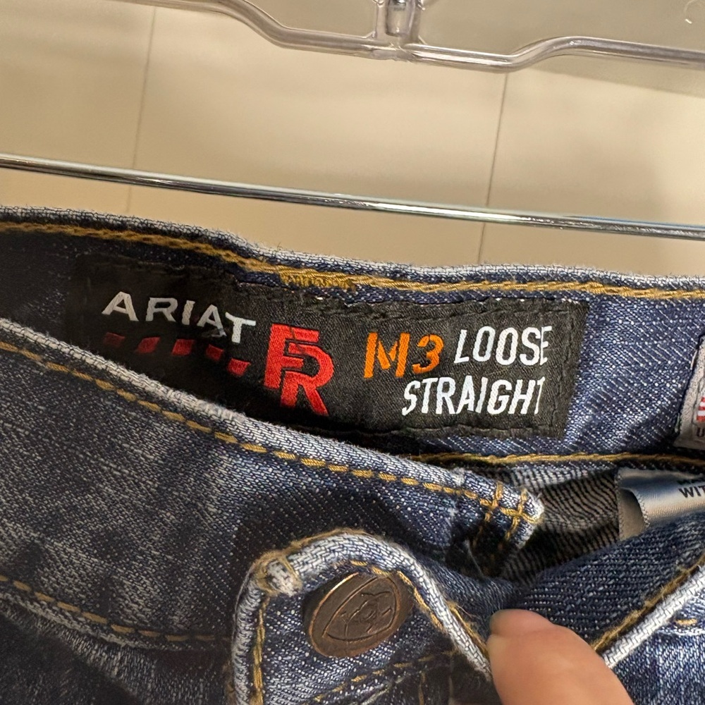 Ariat FR (fire resistant) M3 loose straight jeans size 38x32 - Picture 4 of 5